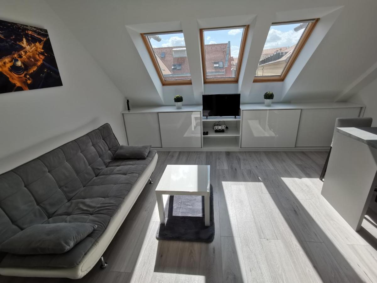 Antracit Apartman - Free Parking Pécs Exterior foto